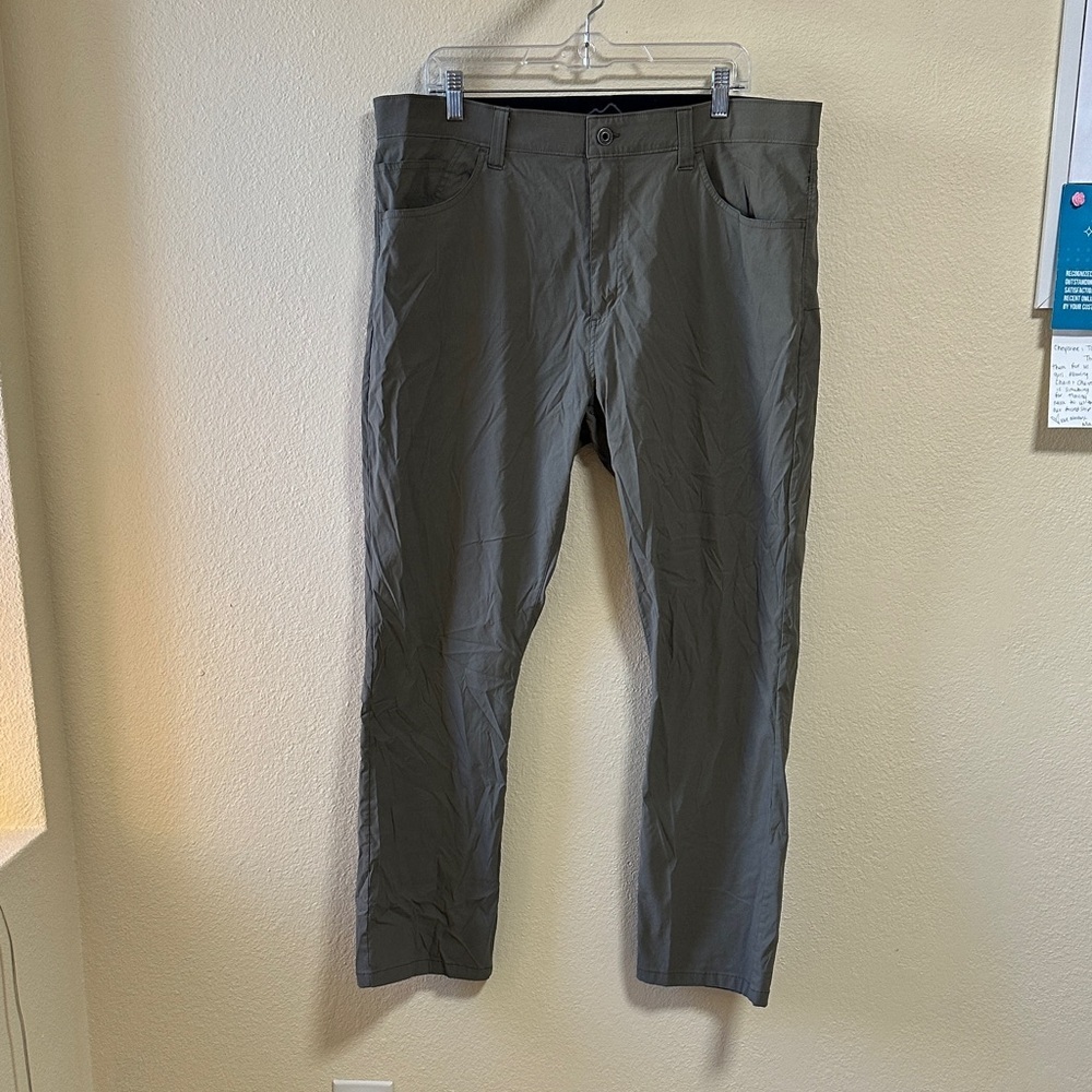 Eddie Bauer Faded Green Men’s Pants Size 38x30